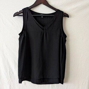 Ann Taylor black v-neck sleevless top - size small petite
